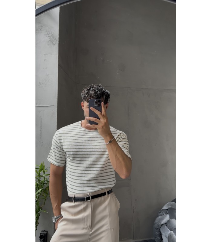 İnce şerit detaylı tişört