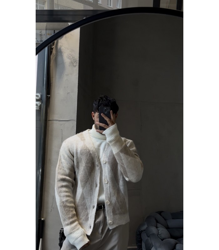 OVERSİZE YAKA ÖZEL KESİM DETAYLI HIRKA