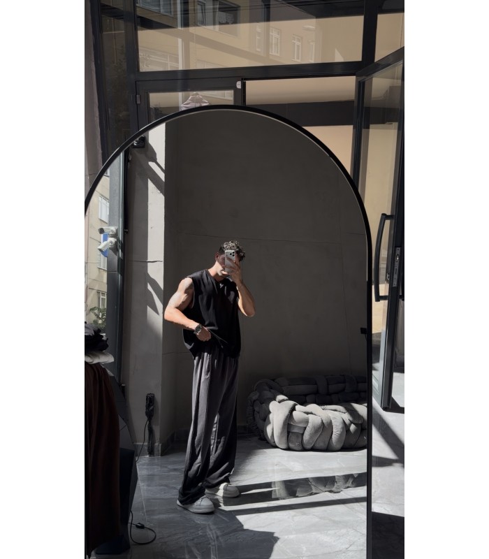 Üst: Oversize kolsuz tişört / Oversize Sleeveless T-Shirt